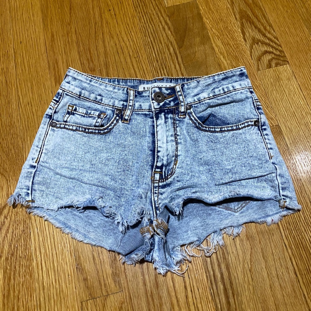 Comfy, mini denim shorts
